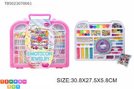 FANCY BEEDS SET IN GIFT CASE